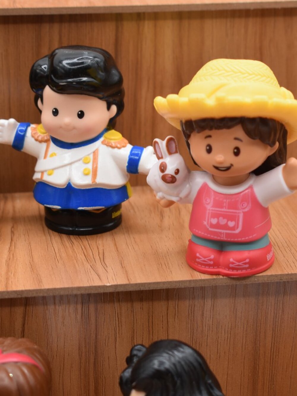 Fisher Price Little People Emma Farm Girl Koby Prince Eric Zookeeper Pilot Robin - Picture 4 of 9